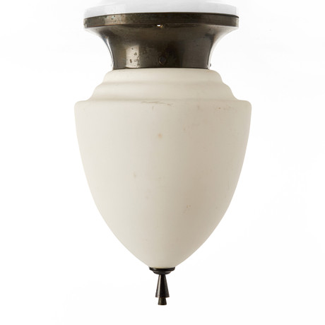 HARALD NOTINI (1879–1959). Taklampa, modell '6389', Böhlmarks Lampfabrik, fäste i mörkpatinerad mässing, kupa på auktion hos Crafoord Auktioner Stockholm