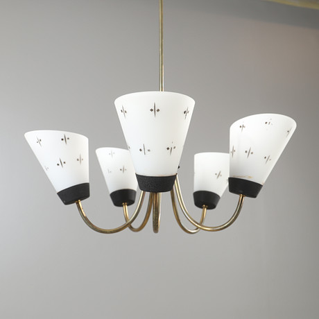 TAKLAMPA, 5-armad, mässing och glas, 1900-talets mitt. på auktion hos Helsingborgs Auktionskammare