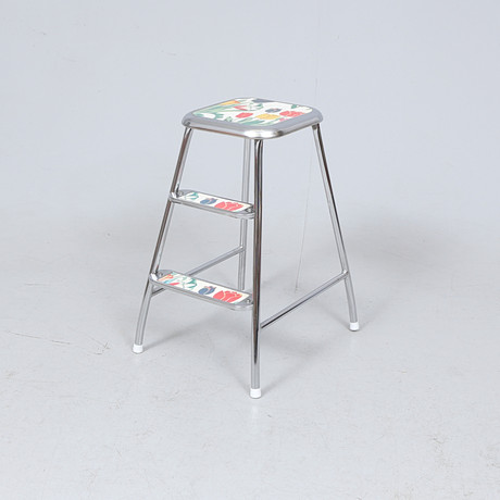 STEGPALL/KÖKSPALL, aluminium, AWAB, med inlägg av "Tulpan", Josef Frank. på auktion hos Gomér & Andersson Linköping