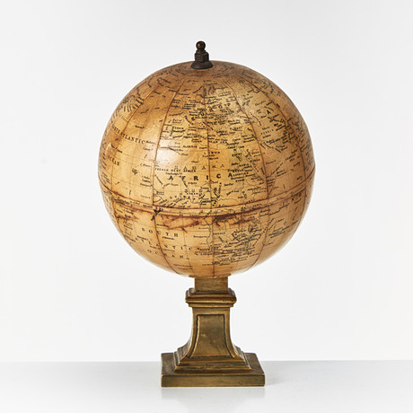 JORDGLOB, Philip's 6 inch Terrestrial Globe, London, monterad på mässingsstativ. på auktion hos Stockholms Auktionsverk Magasin 5