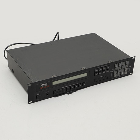 EFFEKTMODUL, Yamaha TX802 FM Tone Generator. på auktion hos Crafoord Auktioner Malmö