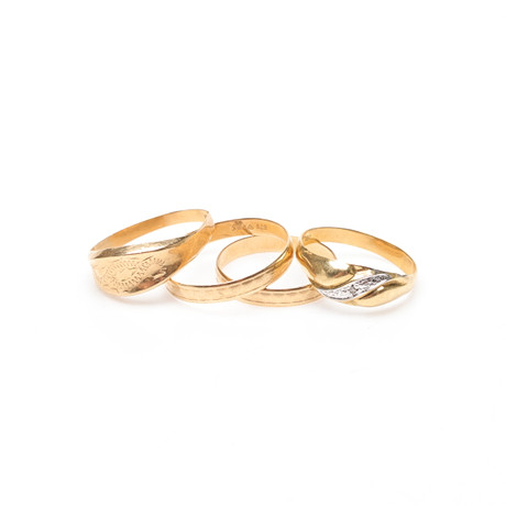 4 RINGAR, bla skrot, 18K, Guld, vikt cirka 6,6 gram. på auktion hos Gomér & Andersson Linköping