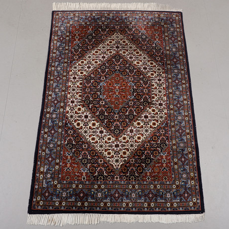 MATTA, orientalisk, 208 x 135 cm. på auktion hos Växjö Auktionskammare