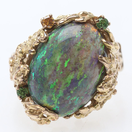 COCKTAILRING, 14K guld med opal, diamant & peridoter. på auktion hos Ekenbergs Auktioner