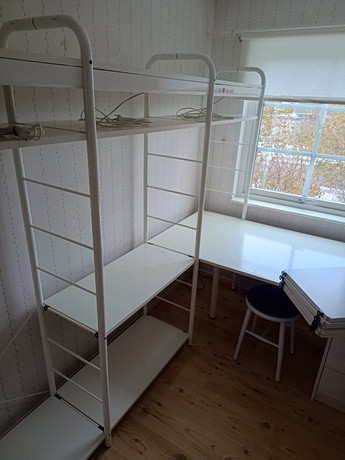 HYLLSYSTEM, Ikea, med belysning och kartoteklådor. på auktion hos Kalmar Auktionsverk