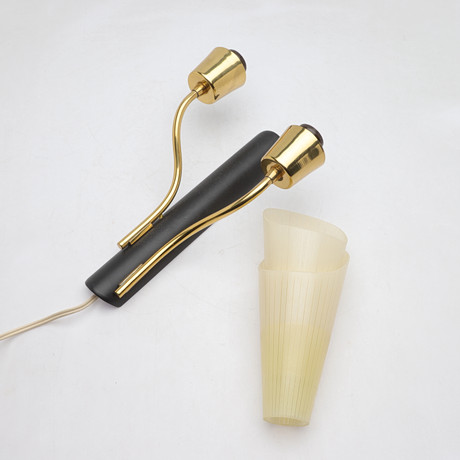 VÄGGLAMPA, metall/glas, 1950-tal. på auktion hos Gomér & Andersson Norrköping