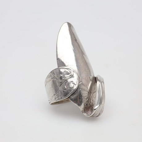 RING, silver, vikt ca 13 gram. på auktion hos Borås Auktionshall
