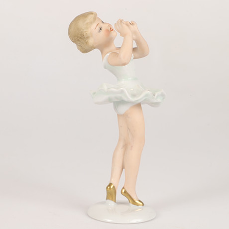 FIGURIN, ballerina, porslin, Wallendorf, Tyskland. på auktion hos Helsingborgs Auktionskammare