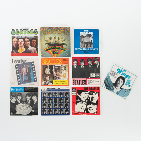 THE BEATLES SINGLAR 7" 9st. på auktion hos Laholms Auktionskammare
