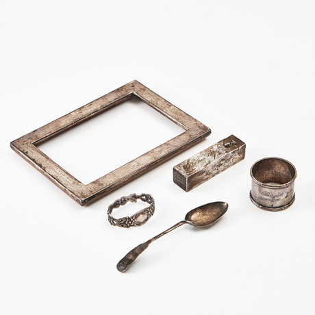 SAMLING FÖREMÅL, silver och sterlingsilver. på auktion hos Stockholms Auktionsverk Magasin 5