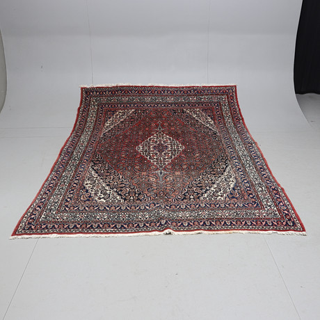 ORIENTMATTA, Hosseinabad, ca 270x257 cm. på auktion hos Gomér & Andersson Norrköping