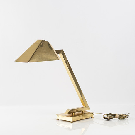 SÖLVE CARLSSON. Bordslampa, mässing, Helsingborg, 1982. på auktion hos Stockholms Auktionsverk Helsingborg
