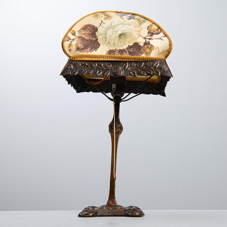 BORDSLAMPA, jugend, tidigt 1900-tal. på auktion hos Formstad Auktioner