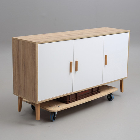 SIDEBOARD, "Gamtofte", Jysk, samtida. på auktion hos Auktionshuset Thelin & Johansson