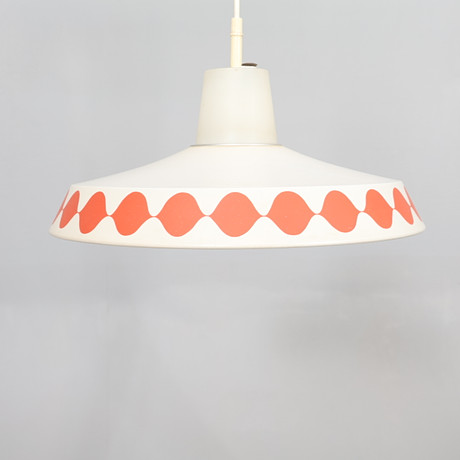 TAKLAMPA plast 1960/70-tal. på auktion hos Höörs Auktionshall