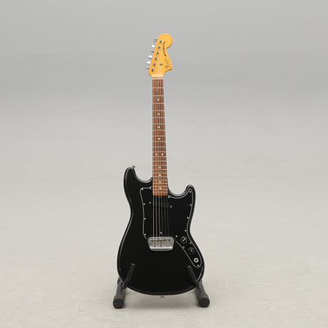 ELGITARR, Fender Musicmaster, USA 1978. på auktion hos Crafoord Auktioner Malmö