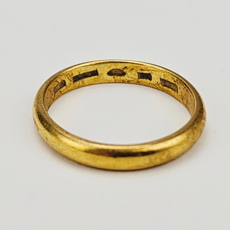 RING, guld, 20K, vikt ca. 7,1 gram. på auktion hos Auktionshuset Thörner & Ek