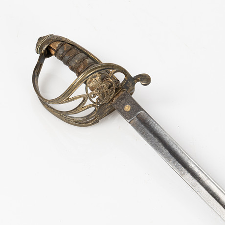 SABEL, för officer, med balja, 1800-tal England. på auktion hos Stockholms Auktionsverk Helsingborg