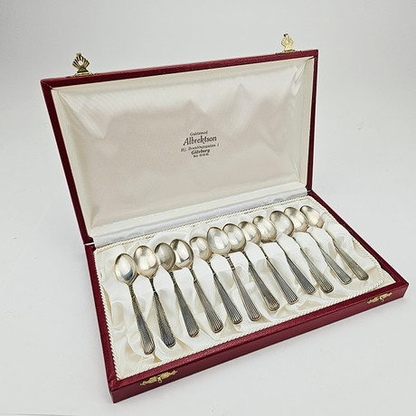 SKEDAR, 12 st, silver, Mgab, Lidköping, 1900-tal, vikt ca. 110 gram. på auktion hos Auktionshuset Thörner & Ek