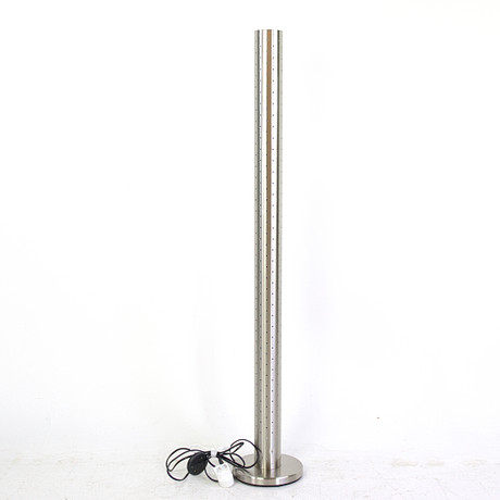 GOLVLAMPA, cylinderformat perforerat stål, nutida. på auktion hos Höganäs Auktionsverk