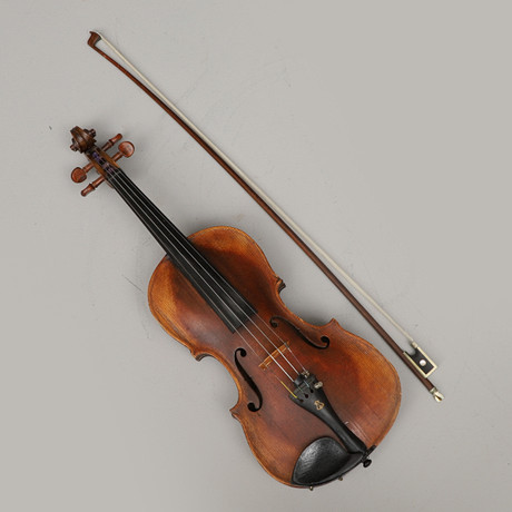 FIOL med stråke, 1800/1900-tal. på auktion hos Crafoord Auktioner Malmö