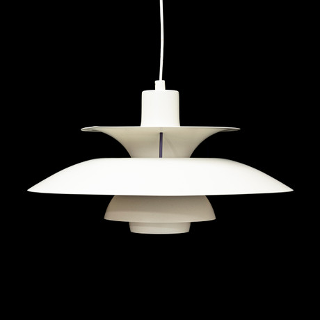 POUL HENNINGSEN. Taklampa, "PH 5", för Louis Poulsen, Danmark. på auktion hos Auktionshuset Kolonn