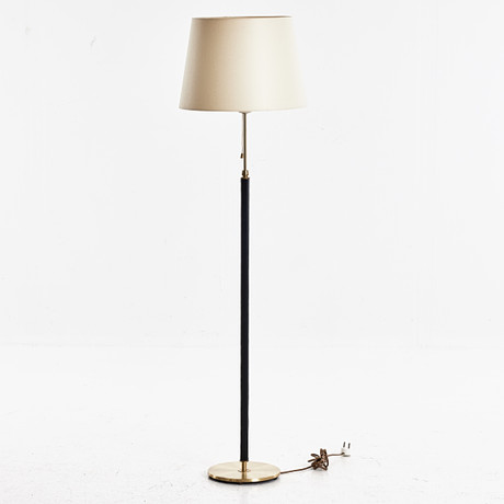 FALKENBERGS BELYSNING, golvlampa, 1900-talets andra hälft, mässing, modell 7097. på auktion hos Stockholms Auktionsverk Magasin 5