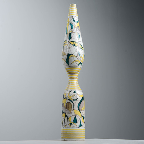 OKÄND FORMGIVARE. Monumental golvvas, signerad F. Mattioli, Scuola Statale d'Arte Ceramica di Castelli, Italie på auktion hos Formstad Auktioner