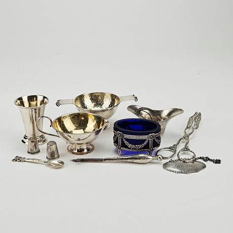 PARTI SILVERFÖREMÅL, vikt exklusive insats ca. 169 gram. på auktion hos Auktionshuset Thörner & Ek