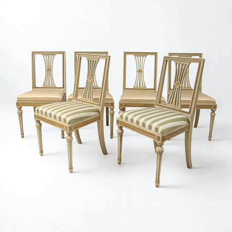 STOLAR, 6st, gustaviansk stil, 1900-tal, bemålade och bronserade, med skuren bandfläta, kragade kanelerade ben på auktion hos Falun Auktionsbyrå