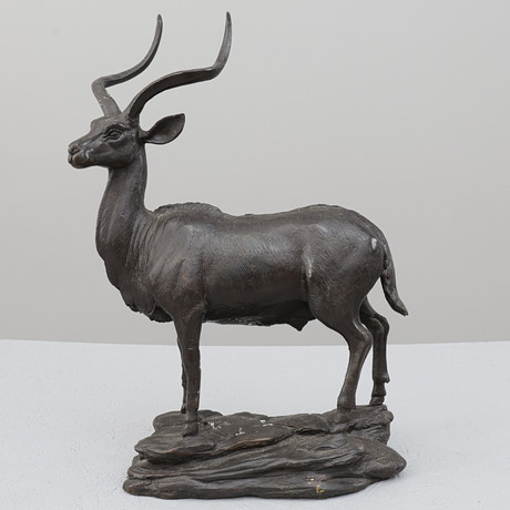 SKULPTUR, Kudu, en afrikansk antilop. på auktion hos Södermanlands Auktionsverk