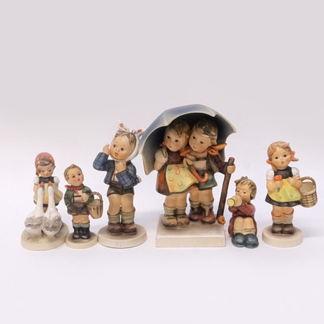 HUMMEL / GOEBEL, SJU FIGURINER. på auktion hos Björnssons Auktionskammare