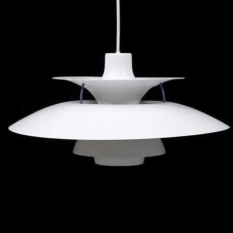 POUL HENNINGSEN. Taklampa, PH-5, Louis Poulsen. på auktion hos Växjö Auktionskammare