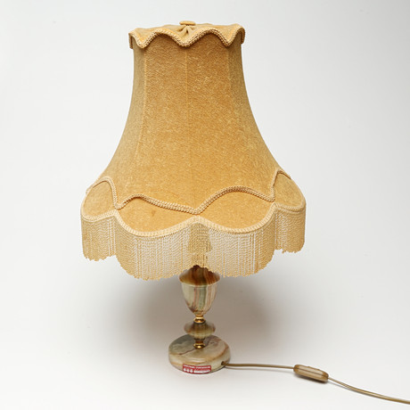 BORDSLAMPA, onyx. på auktion hos Kalmar Auktionsverk