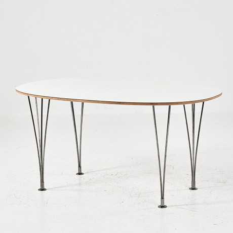 . BRUNO MATHSSON & PIET HEIN. Matbord "Superellips" brickmärkt Bruno Mathsson International, Fritz Hansen, 202 på auktion hos Stockholms Auktionsverk Magasin 5