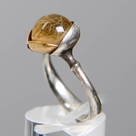 CHARLOTTE LYNGGAARD. "Lotus 2", ring, Ole Lynggaard, Danmark, stlk ca 17. på auktion hos Formstad Auktioner