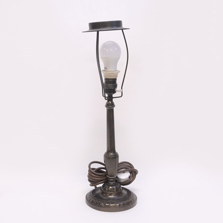 BORDSLAMPA, ART DECO. på auktion hos Björnssons Auktionskammare