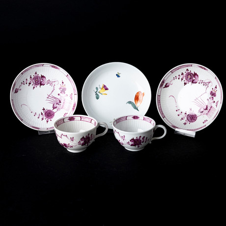KOPPAR MED FAT, ett par, samt ett medföljande fat, Meissen, porslin, (1765-74). på auktion hos Auktionshuset Kolonn