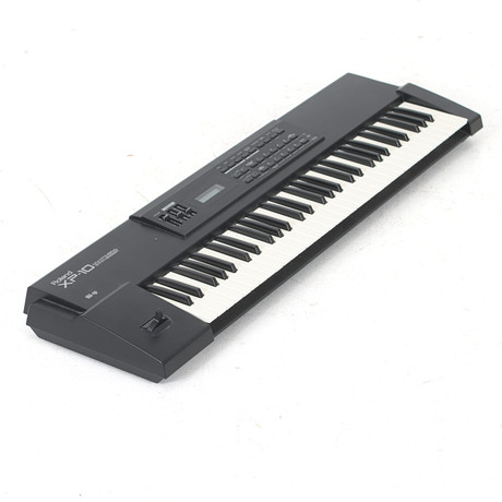 SYNTHESIZER, XP-10, Multitimbral. Roland. på auktion hos Stadsauktion Sundsvall