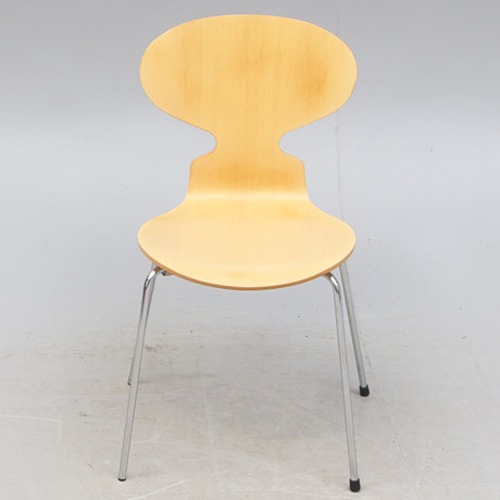 ARNE JACOBSEN. STOL, Fritz Hansen, Danmark, Myran, år 2000. på auktion hos Kalmar Auktionsverk