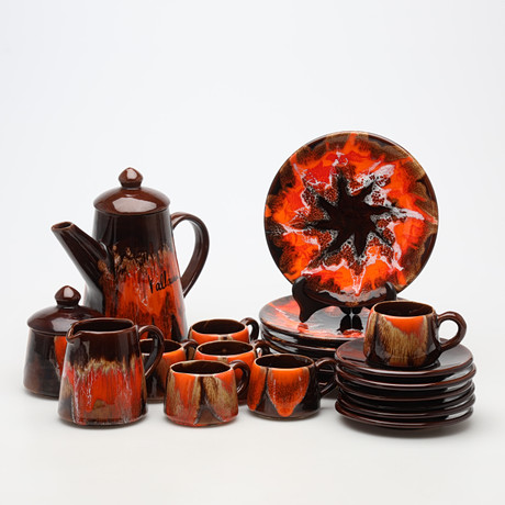 KAFFESERVIS, delar, glaserad keramik, 1900-talets andra hälft, Vallauris. på auktion hos Borås Auktionshall