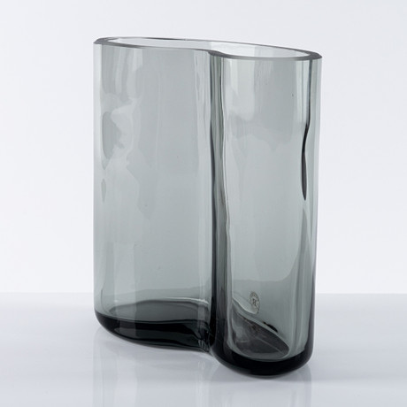 JONAS BOHLIN. Vas, glas, "Liv", monogramsignerad, Reijmyre. på auktion hos Auktionshuset Kolonn
