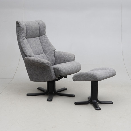 FÅTÖLJ med fotpall, IMG, Comfort of Norway, Samtida. på auktion hos Gomér & Andersson Norrköping