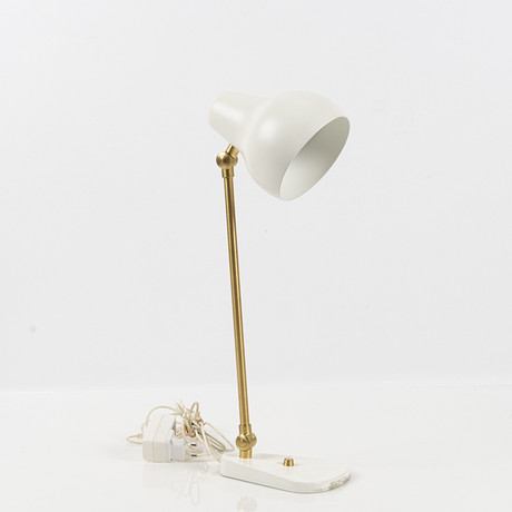 VILHELM LAURITZEN (1894 - 1984). Bordslampa "VL 38", Louis Poulsen, Danmark, 1900-talets andra hälft. på auktion hos Stockholms Auktionsverk Helsingborg