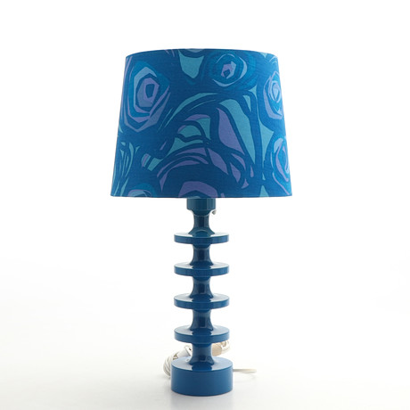 UNO & ÖSTEN KRISTIANSSON. BORDSLAMPA, "Flens", Luxus, Vittsjö. på auktion hos Crafoord Auktioner Malmö