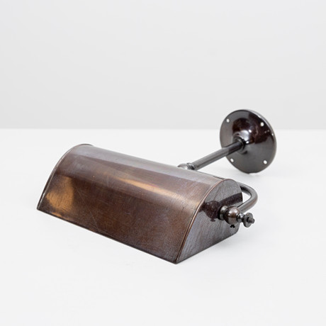 VÄGGLAMPA, metall, 1900-talets första hälft. på auktion hos Auktionshuset Kolonn