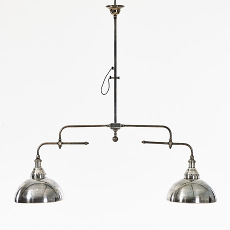 TAKARMATUR, sk biljardlampa, metall med två metallskärmar. Modern tillverkning. på auktion hos Stockholms Auktionsverk Magasin 5