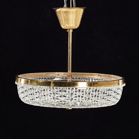 CARL FAGERLUND, Takplafond, Orrefors, 1950/60-tal, glaskupa, beslag av mässing. på auktion hos Stockholms Auktionsverk Magasin 5