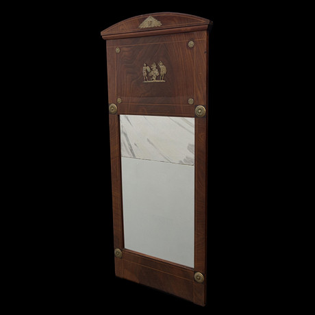 SPEGEL, mahogny med intarsia, 1800-tal. på auktion hos Garpenhus Auktioner