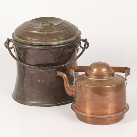 HINK OCH KAFFEPANNA, koppar, bl. a. Skultuna, 1800-tal. på auktion hos Helsingborgs Auktionskammare